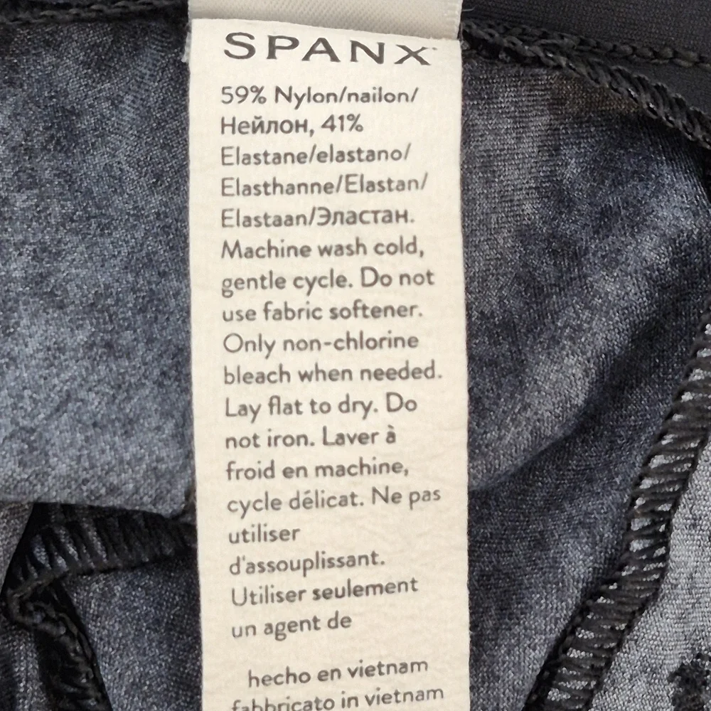 SPANX Sunshine Shorts - Size M ** FLAW - Picture 9 of 16